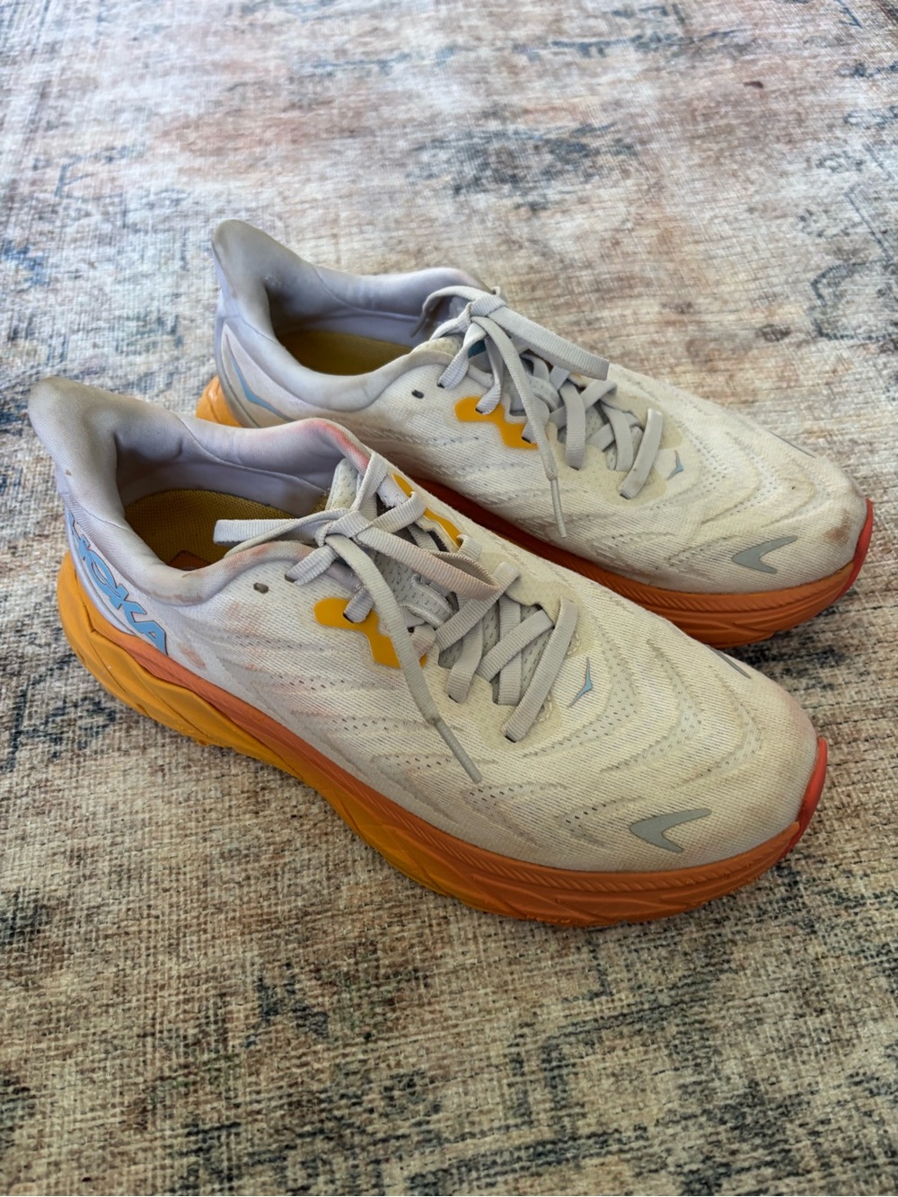 Hoka Arahi 6 White and Yellow Running Shoe